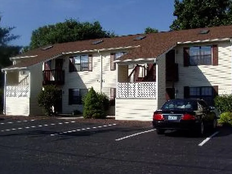 5214 & 5216 Waterlick Rd — Photo 2