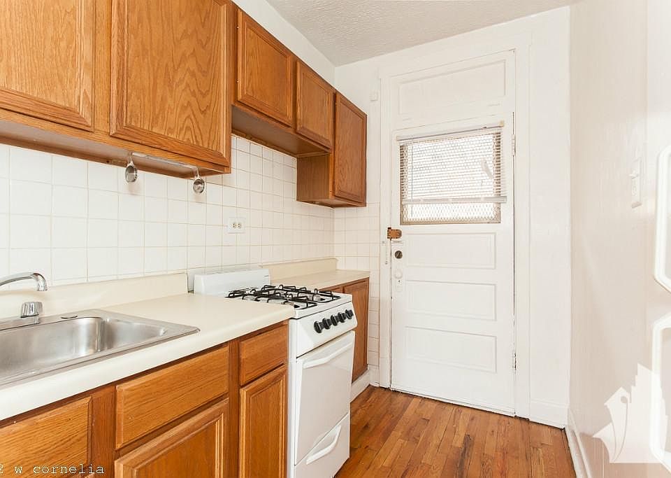 1st image of 622 W Cornelia Ave #818