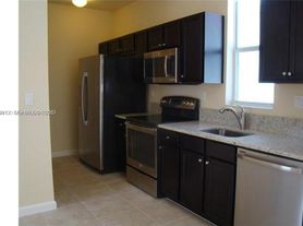 17131 SW 96th St, Miami, FL