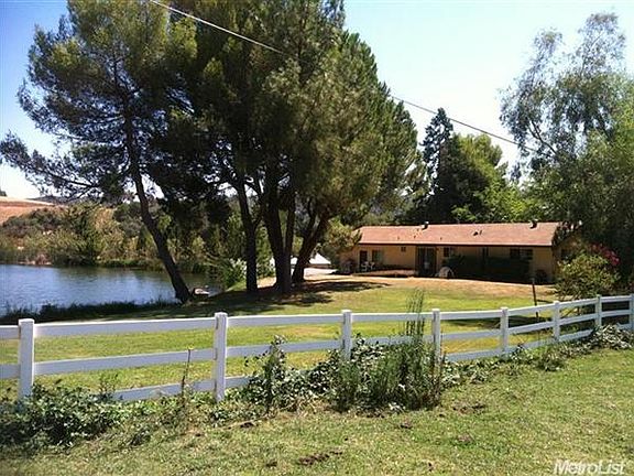 5th image of 300 Woodlake Ln
