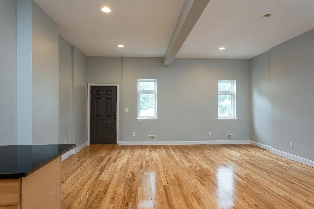 3 bed, 1375 sqft, $2,200 — Photo 2