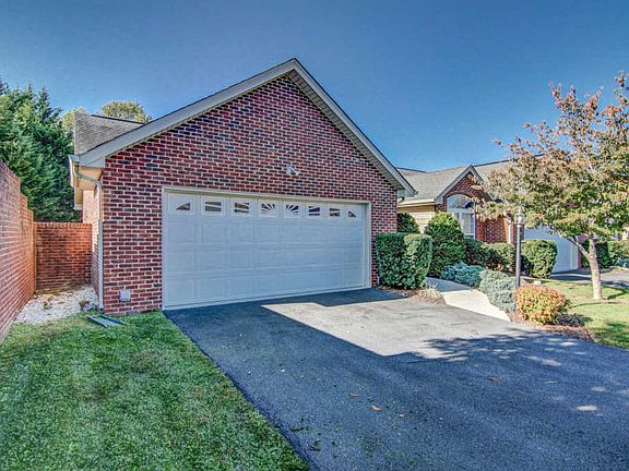 3rd image of 73 Boone Hill Ct