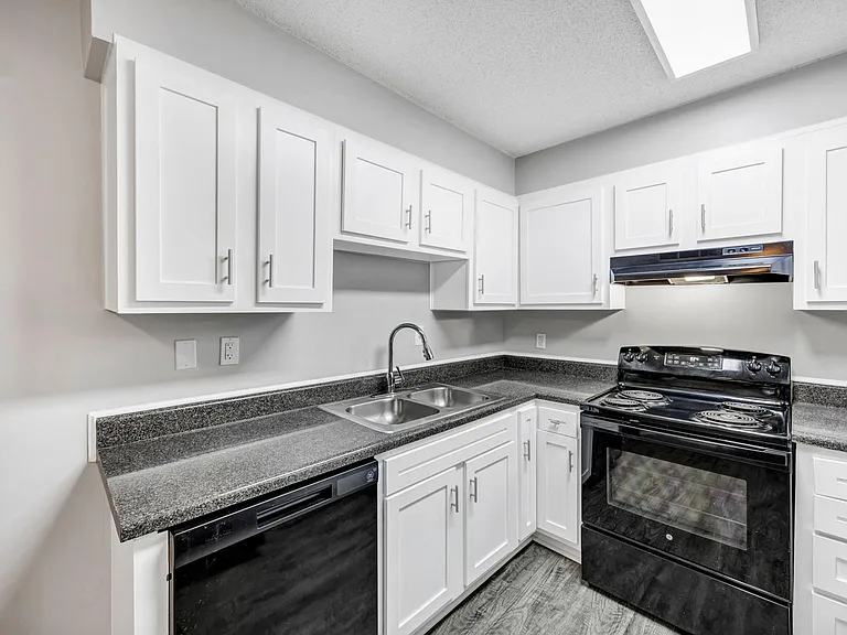 Landmark Woods Apartment Homes — Photo 27