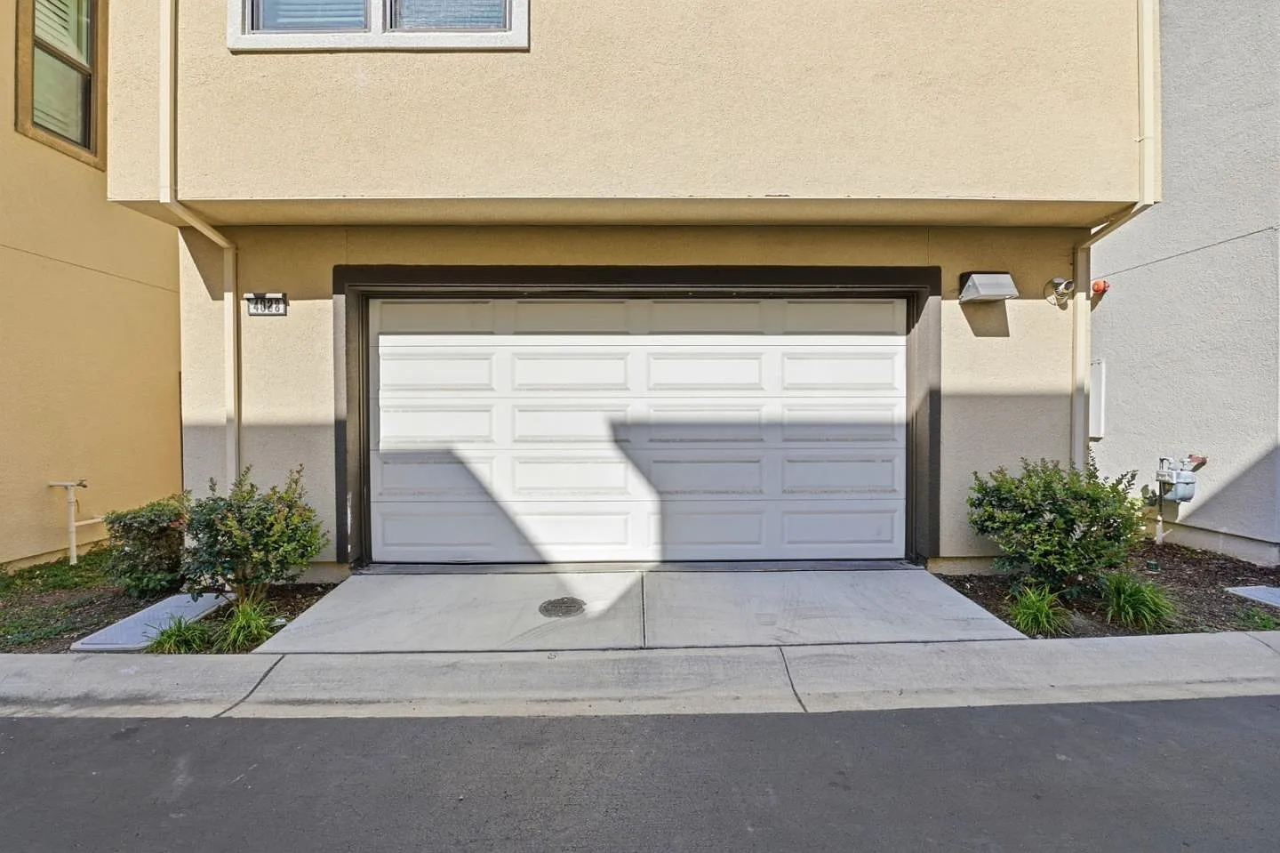 4 bed, 1995 sqft, $4,200 — Photo 2