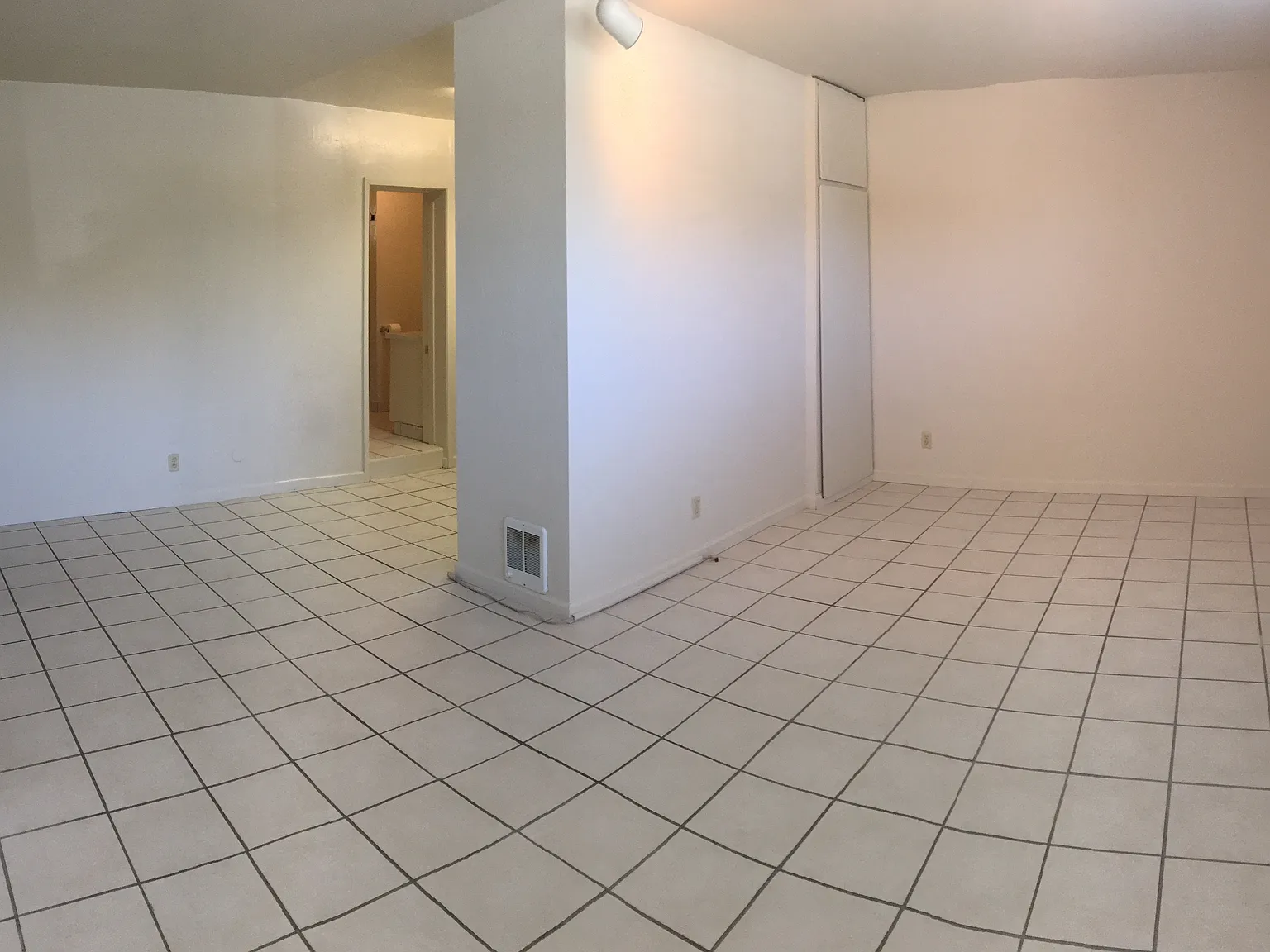 Studio, 400 sqft, $1,975 — Photo 3