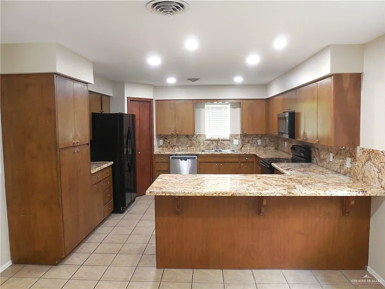 118 E Iris Ave — Photo 6