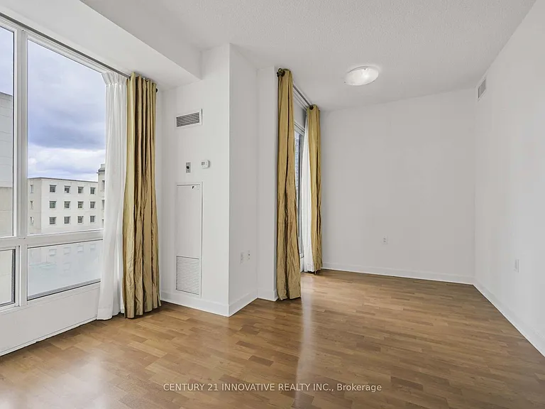 85 Bloor St E #805 — Photo 8