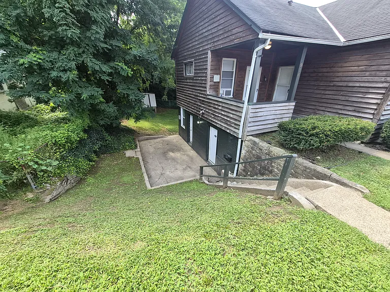 914 Chilton St #B — Photo 2