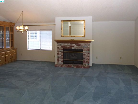 3rd image of 1816 Paris Ln