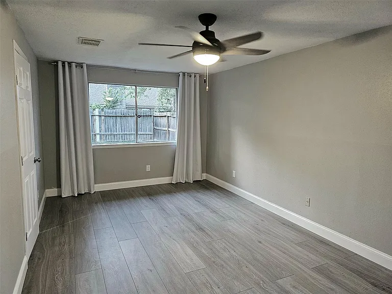 22530 John Rolfe Ln — Photo 9