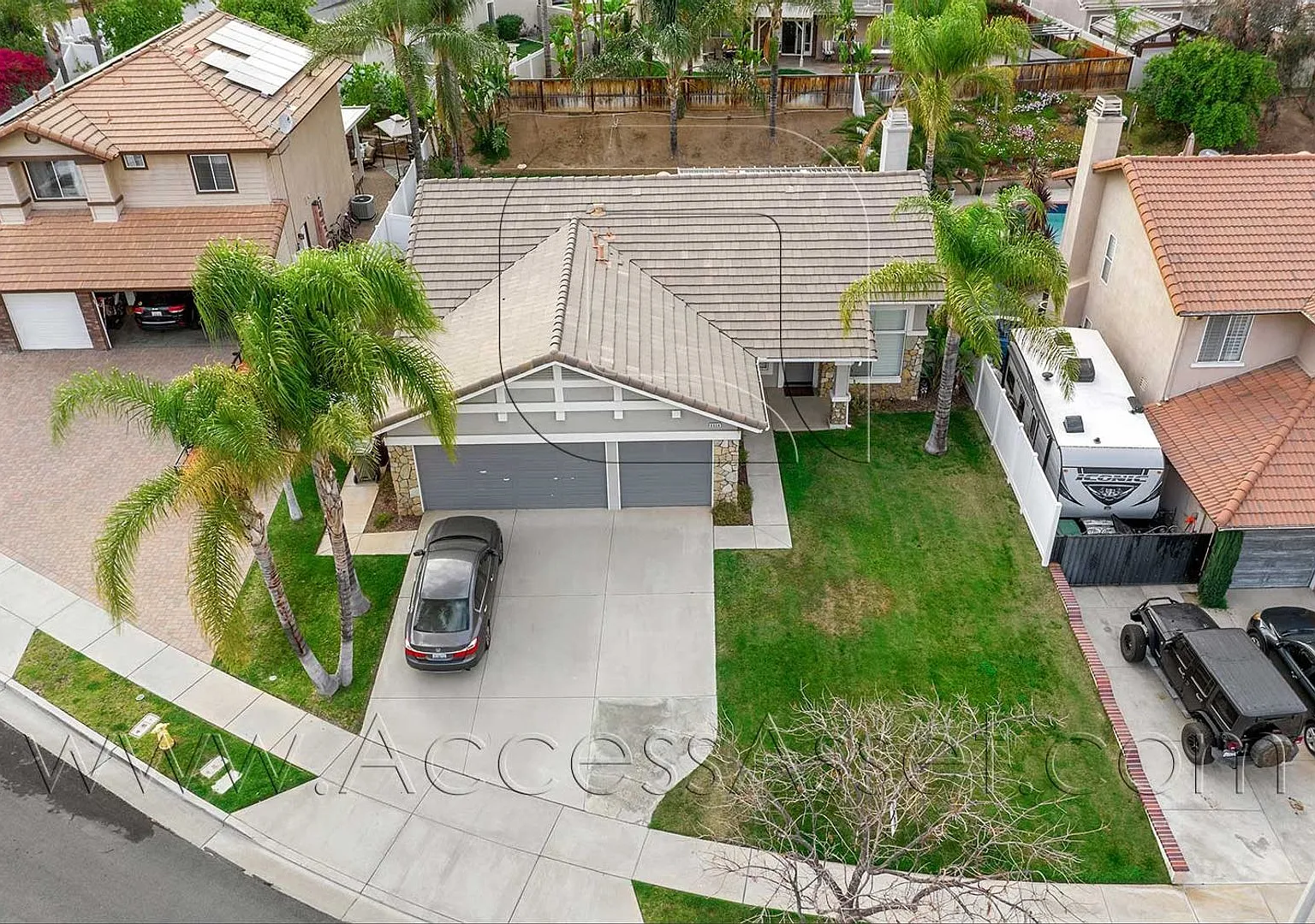 Spacious Cul-de-Sac Home with 3-Car Garage in South Corona — Photo 2