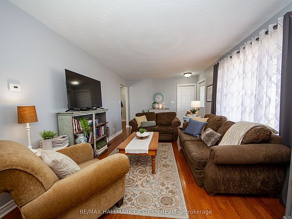 3rd image of 523 McMaster Rd