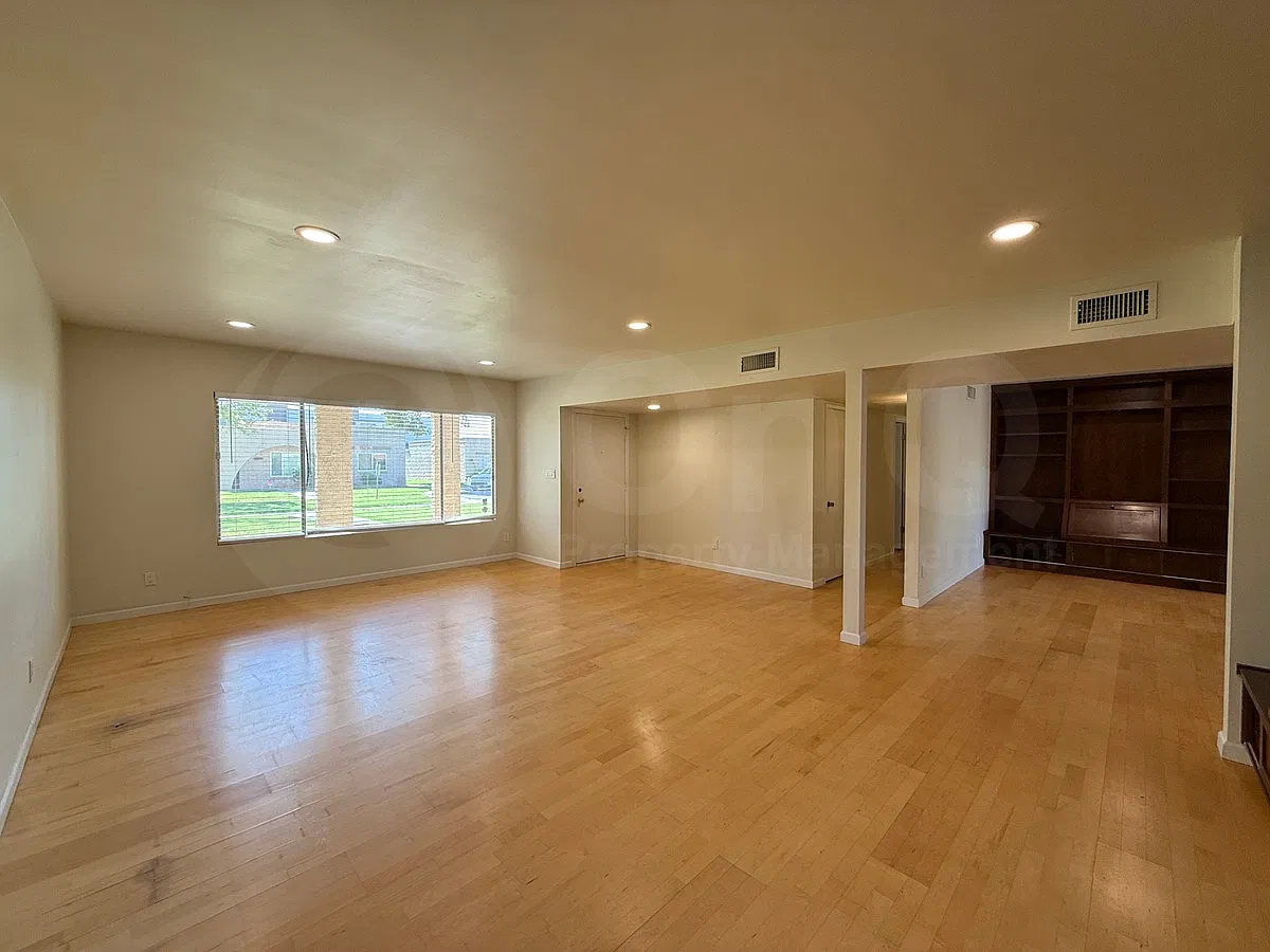 4 bed, 2.0 bath, 1708 sqft, $2,400 — Photo 4
