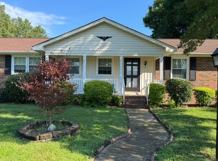 902 Dogwood Dr, Colonial Heights, VA 23834