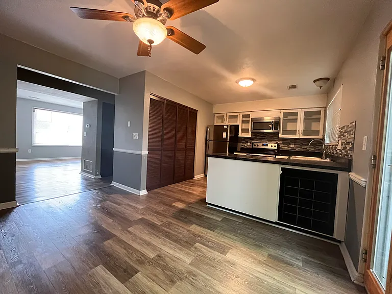 914 Maces Grove Rd — Photo 2