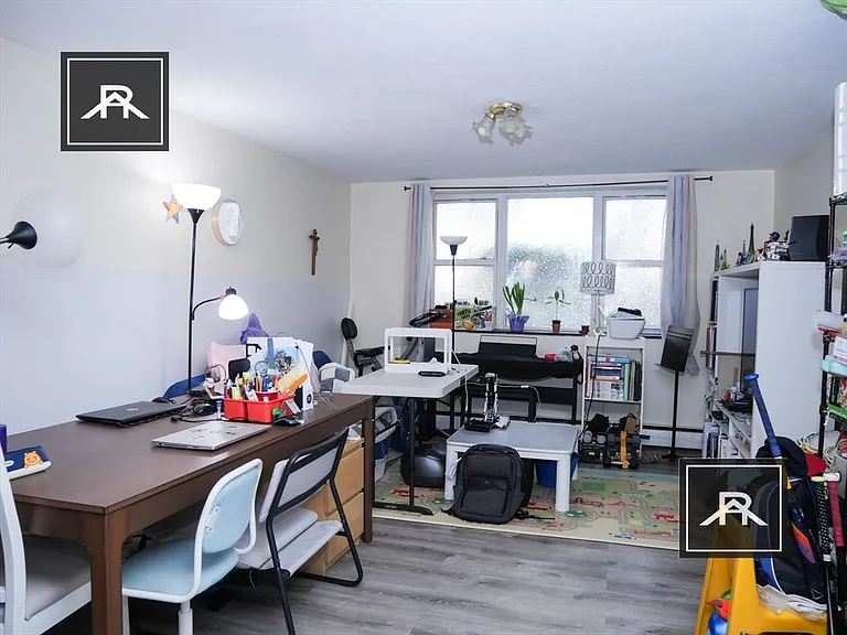 219 Kent St #1 — Photo 3