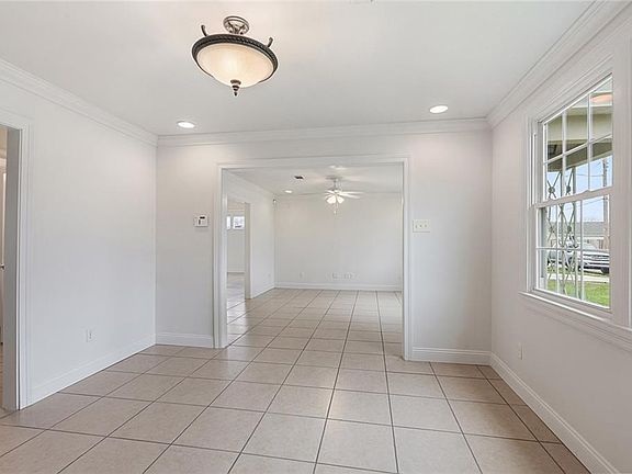 5th image of 108 Wilshire Pl