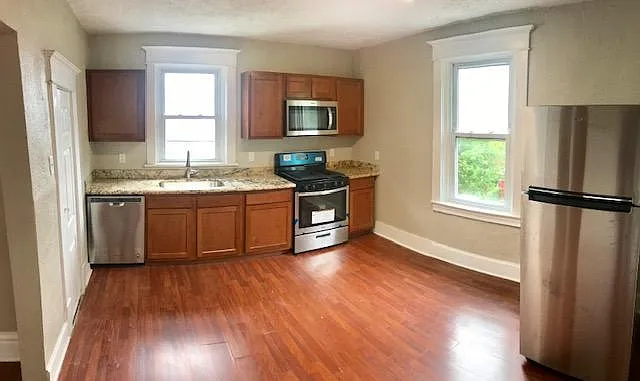 111 Kenova St photo 1