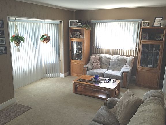 5th image of 884 Jeannette St