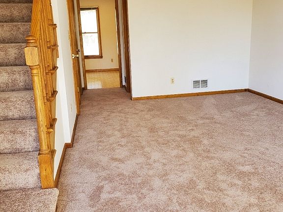 4th image of 310 Railroad Pl