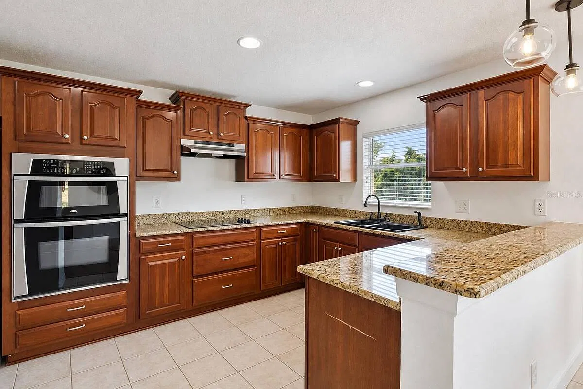 3 bed, 2.5 bath, 1991 sqft, $2,700 — Photo 2