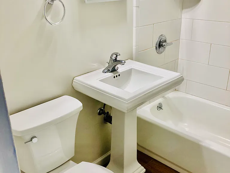 48 Davis Ave #2L — Photo 3