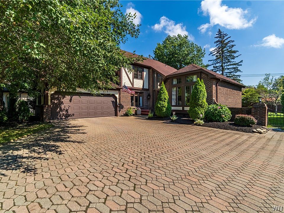 1st image of 300 Forestview Dr