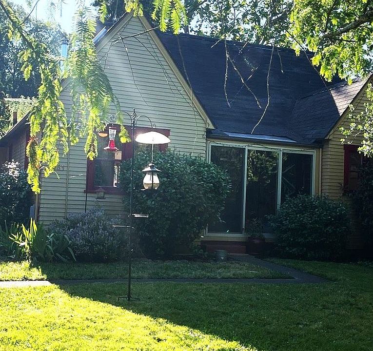 2nd image of 2463 Agate St