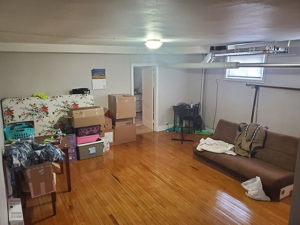 1st image of 105 Lillooet St W #107