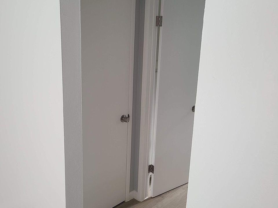 1st image of 6911 Haskell Ave #109