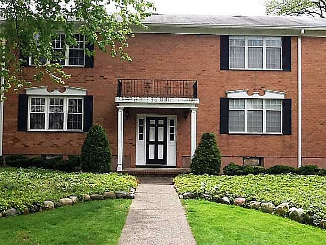 1st image of 3 Somerset Dr APT 10L