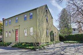 Live in Strawbery Banke!