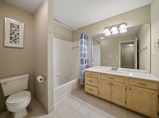 20 Peach Tree Ln, Westmont, IL 60559