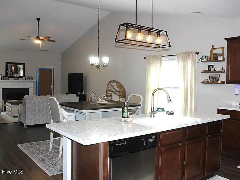 221 Seville St — Photo 13