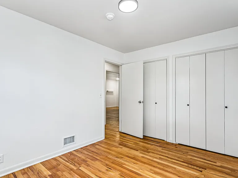 633 N Clayton Ave — Photo 2