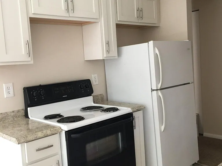 903 S Green Rd #101 — Photo 2