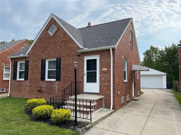 1539 Winchester Rd, Lyndhurst, OH 44124