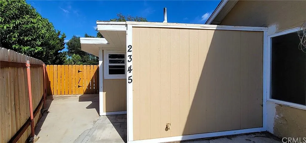2345 Scott Way — Photo 3