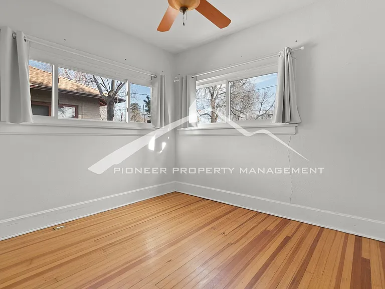 4624 E 16th Ave — Photo 8