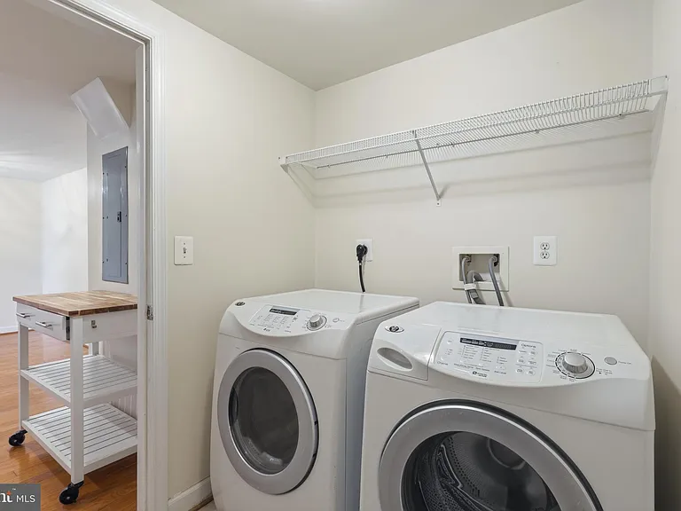 1421 N Van Dorn St #A — Photo 17