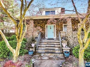 28 Le Roy Pl, Ridgewood, NJ 07450