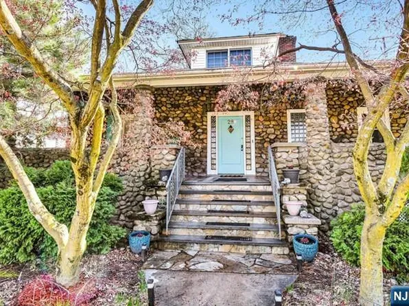 28 Le Roy Pl, Ridgewood, NJ 07450