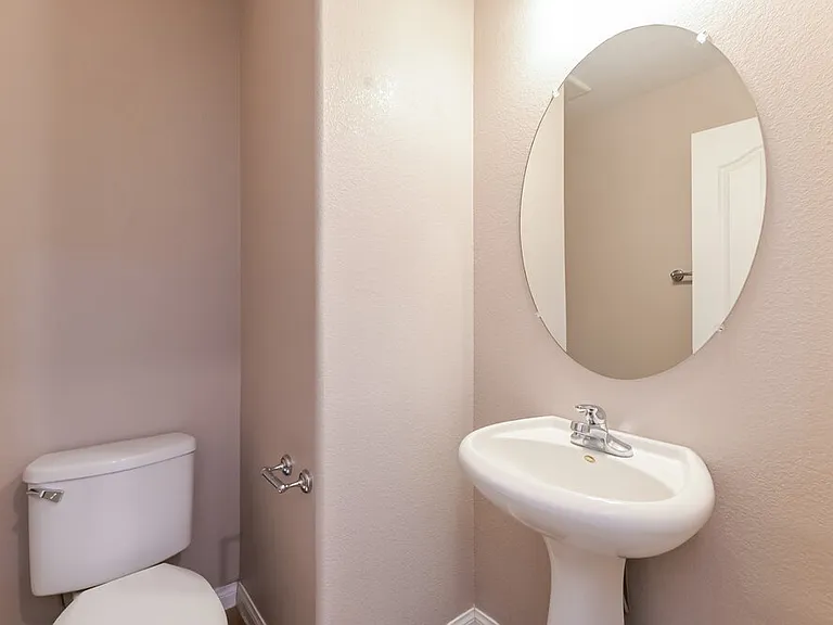 10012 Pelham Park Ave — Photo 15