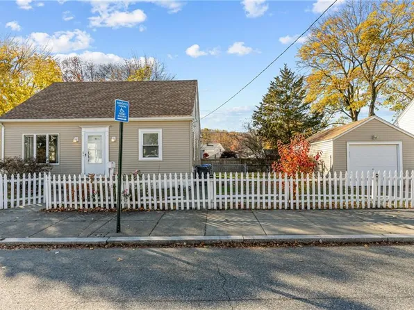 32 Dedham Ave, Providence, RI 02909