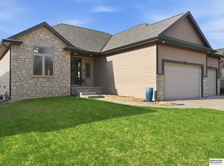 2831 Shadowbrook Dr, Lincoln, NE 68516