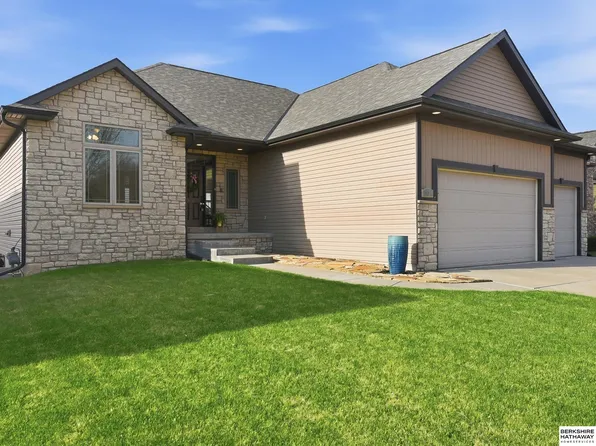2831 Shadowbrook Dr, Lincoln, NE 68516