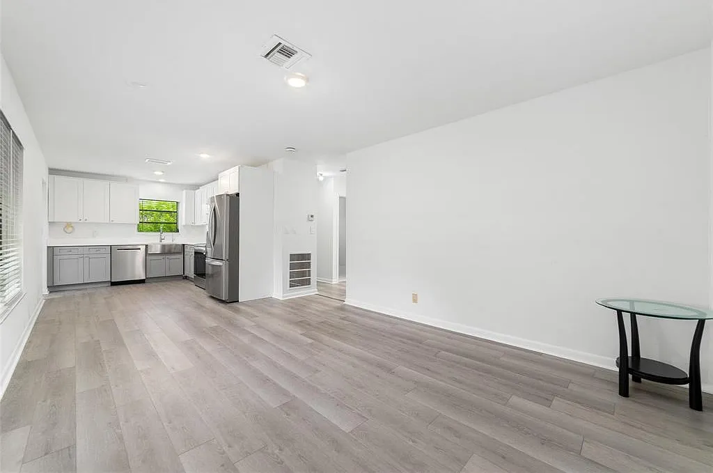 2 bed, 1.0 bath, 1056 sqft, $3,000 — Photo 4