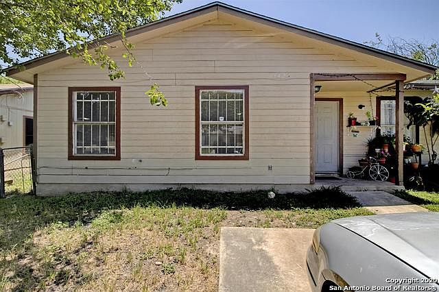 1st image of 3424 Gateway Dr