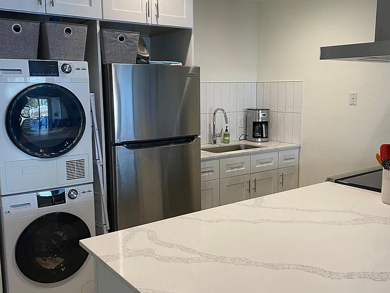 1530 Empire Ave #104 — Photo 5