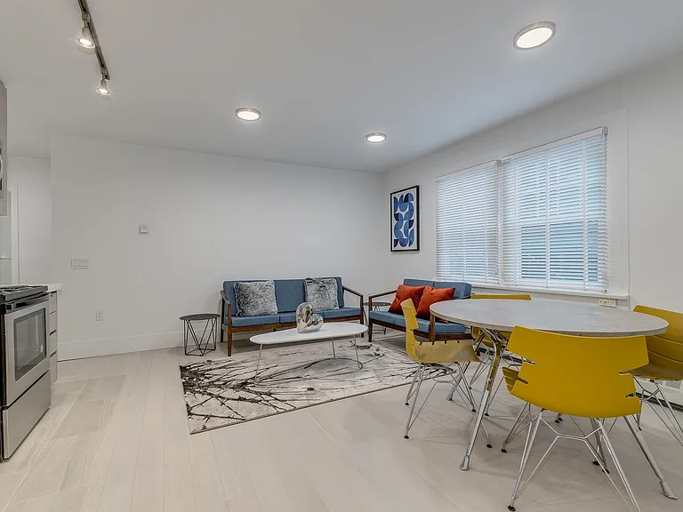 1425 Haro St #202 — Photo 5